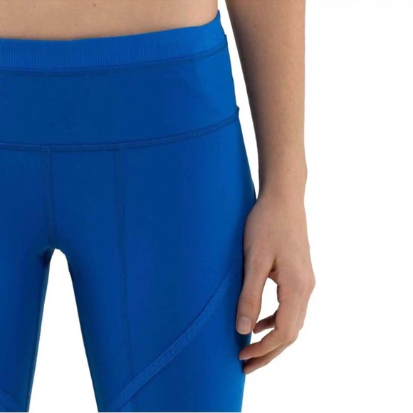 LULULEMON Roll Out Crop in Baroque Blue. Size 4 - Picture 2 of 12